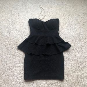 Great pin up style little black dress! Windsor